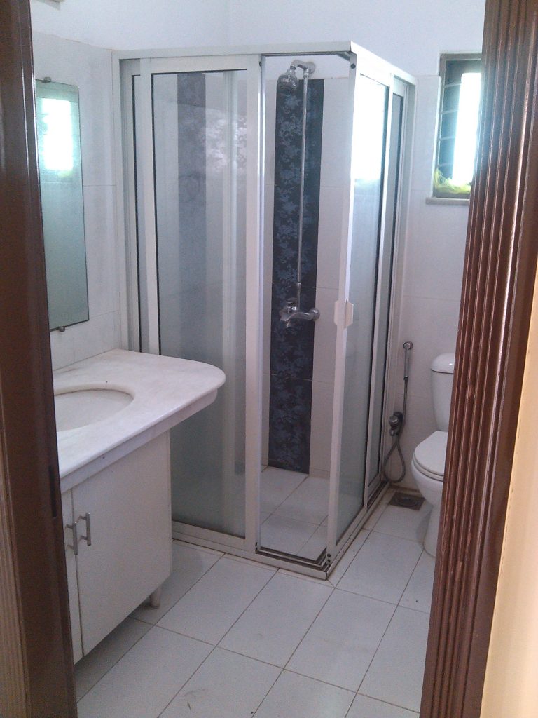 lahorehostelwashroompic5 Best Hostels Group in Lahore For Students